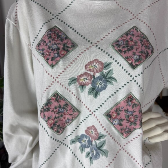 Russ Studio Vintage White Diamond Quilted Sweatshirt - Picture 2 of 5